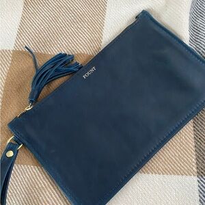 EUC FOUNT Finley Clutch in Midnight